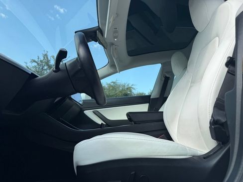 Used 2020 Tesla Model 3 Standard Range Plus RWD image 8