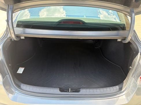 Used 2024 Hyundai Elantra SE FWD image 18