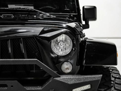 Used 2015 Jeep Wrangler Unlimited Sahara w/ Connectivity Group image 49