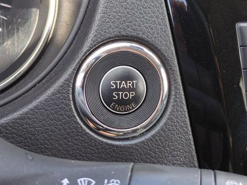 Used 2020 Nissan Rogue SV FWD image 22
