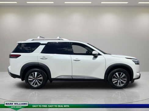 Used 2023 Nissan Pathfinder SL w/ Black Appearance Package AWD/4WD image 2