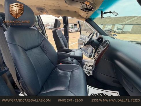 Used 2001 Chrysler Town & Country LXi image 13