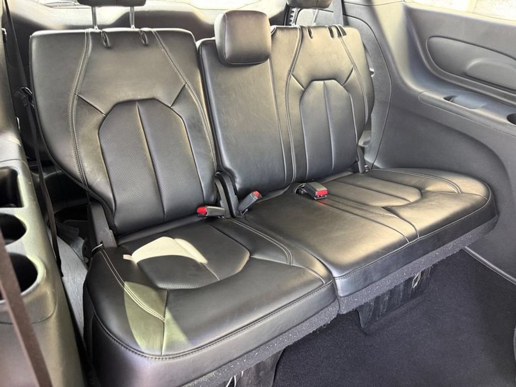 Used 2025 Chrysler Pacifica Select FWD image 14