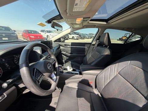 Used 2024 Nissan Altima 2.0 SR FWD image 12