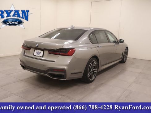 Used 2022 BMW 750i xDrive w/ Executive Package image 4