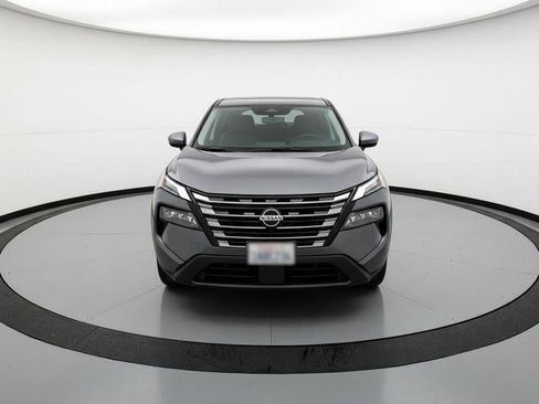 Used 2025 Nissan Rogue SV FWD image 2