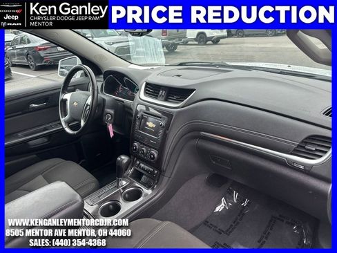 Used 2017 Chevrolet Traverse LT image 24