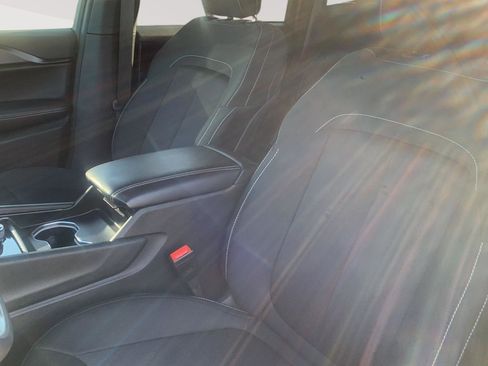 Used 2025 Jeep Grand Cherokee Laredo X image 16