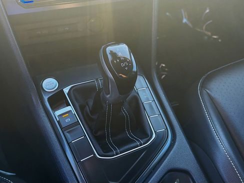 Used 2022 Volkswagen Tiguan SE FWD image 15