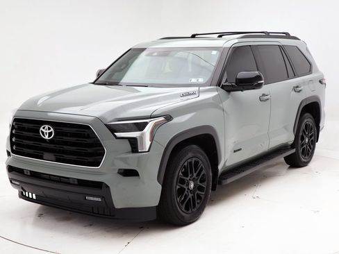 Used 2025 Toyota Sequoia Limited AWD/4WD image 2