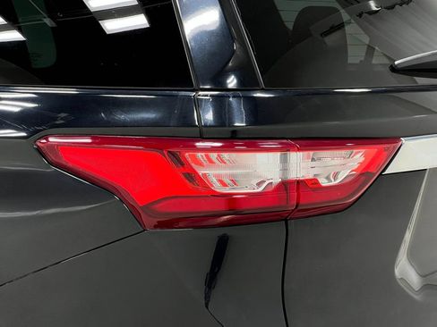 Used 2019 Chevrolet Traverse LT w/ LT Premium Package AWD/4WD image 38
