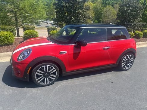 Used 2020 MINI Cooper 2-Door Hardtop w/ Driver Assistance Package FWD image 2