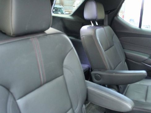 Used 2023 Chevrolet Traverse RS image 15