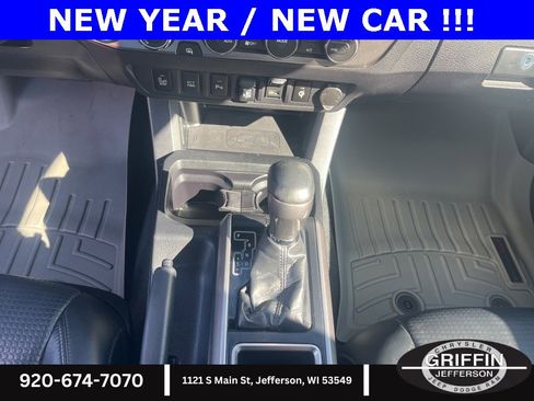 Used 2020 Toyota Tacoma Limited image 10