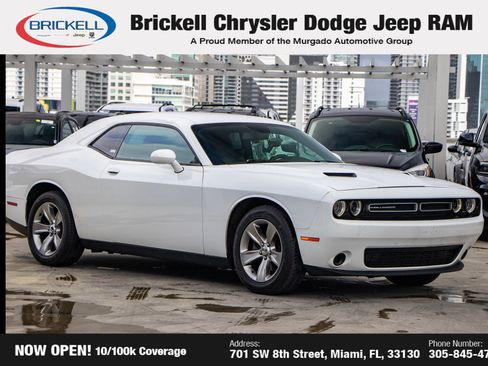 Used 2017 Dodge Challenger SXT image 3