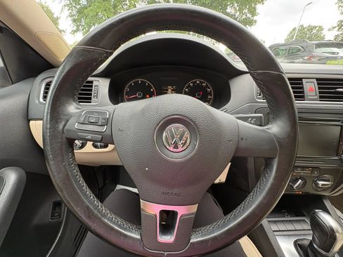 Used 2011 Volkswagen Jetta SE FWD image 28