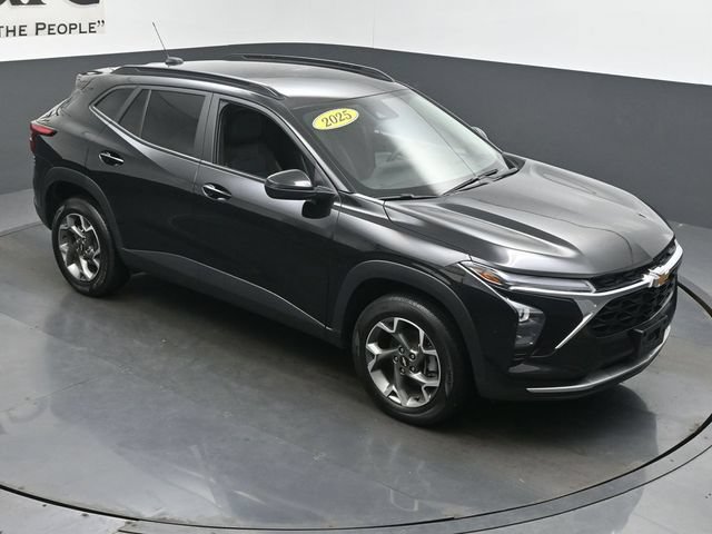 Used 2025 Chevrolet Trax LT FWD image 53