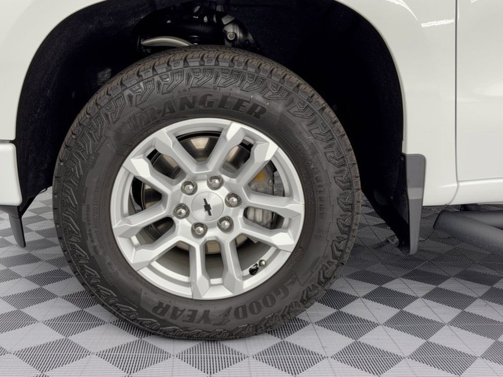 Used 2025 Chevrolet Silverado 1500 RST w/ Convenience Package II AWD/4WD image 13