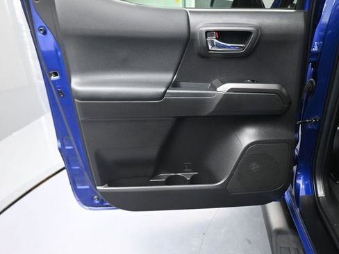 Used 2022 Toyota Tacoma TRD Off-Road w/ TRD Premium Off Road Package image 40