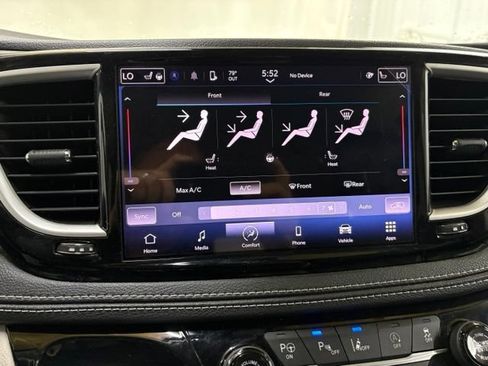 Used 2023 Chrysler Pacifica Touring-L FWD image 37