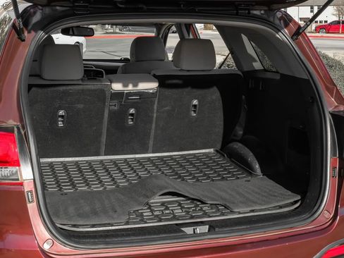 Used 2017 Kia Sorento LX w/ LX Convenience Package image 59