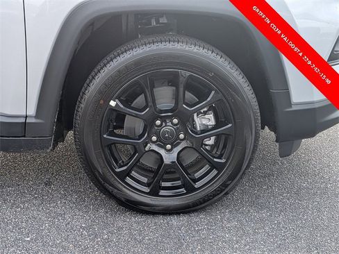 New 2026 Jeep Compass Latitude image 11