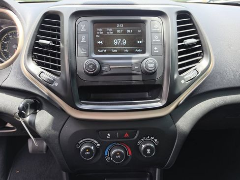 Certified 2018 Jeep Cherokee Latitude AWD/4WD image 21