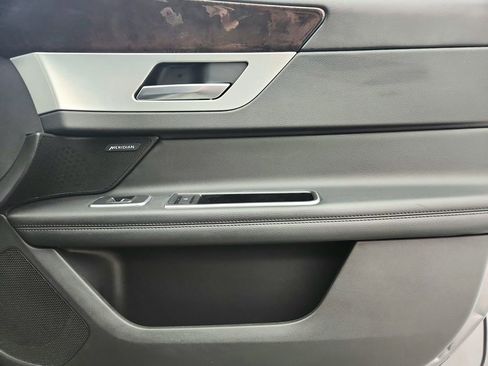 Used 2017 Jaguar XF Prestige AWD/4WD image 28