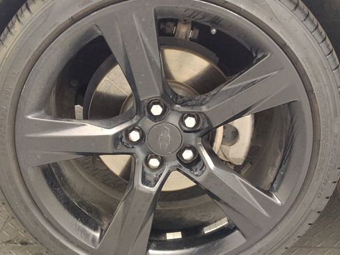 Used 2018 Chevrolet Camaro LT RWD image 31