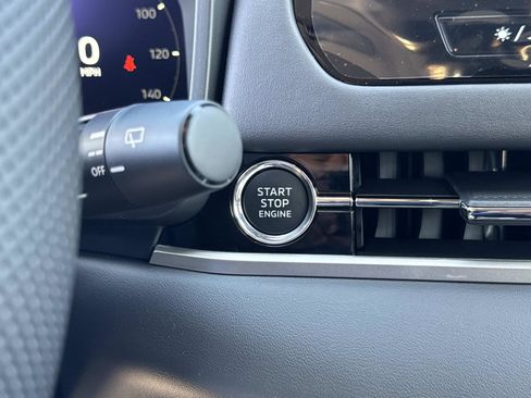 New 2025 Mitsubishi Outlander SE image 30