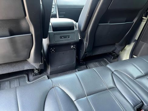 Used 2018 Land Rover Discovery SE image 28