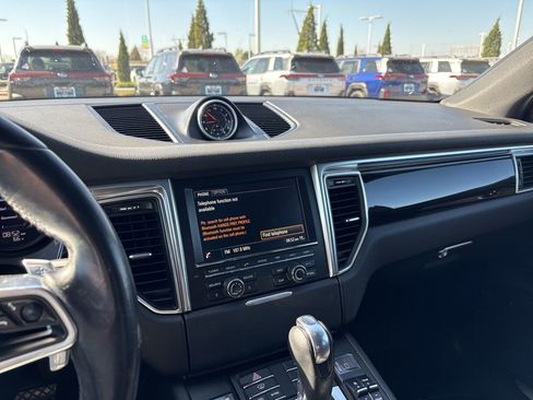 Used 2016 Porsche Macan S image 3