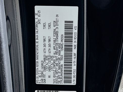 Used 2025 Toyota Tacoma TRD Off-Road image 12