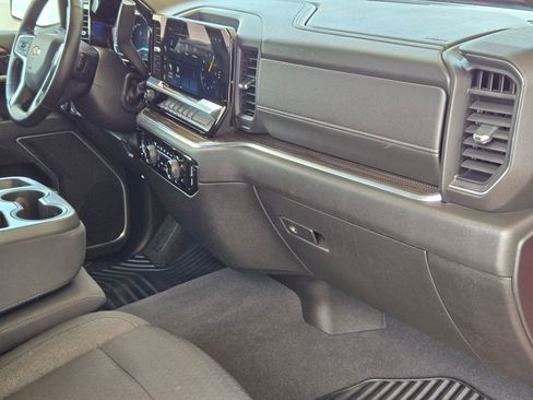 Used 2022 Chevrolet Silverado 1500 LT AWD/4WD image 26