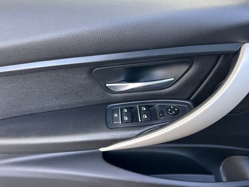 Used 2017 BMW 320i Sedan RWD image 10