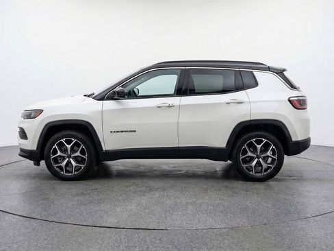 Used 2025 Jeep Compass Limited image 5