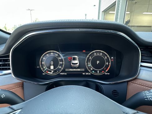 Used 2026 Jaguar F-PACE R-Dynamic S AWD/4WD image 28