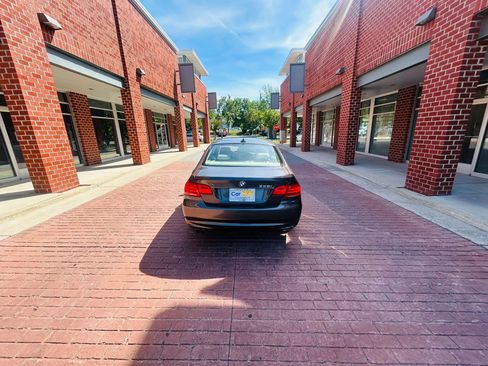 Used 2011 BMW 328i xDrive Coupe AWD/4WD image 5