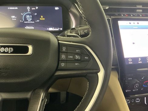 Used 2023 Jeep Grand Cherokee Limited w/ Luxury Tech Group II image 15