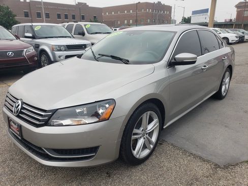 Used 2014 Volkswagen Passat 1.8T SE image 4