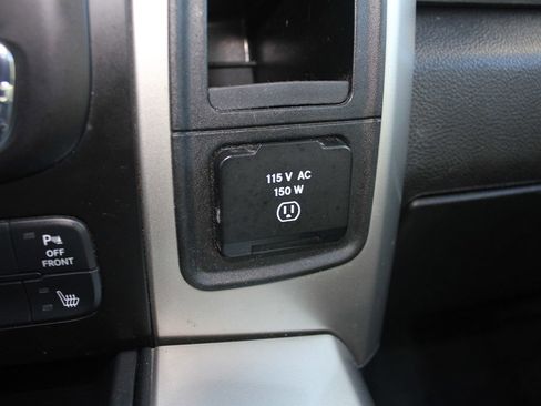 Used 2018 RAM 1500 Classic SLT image 21