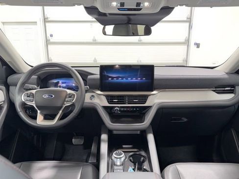 Used 2025 Ford Explorer Active w/ Active Comfort Package AWD/4WD image 9