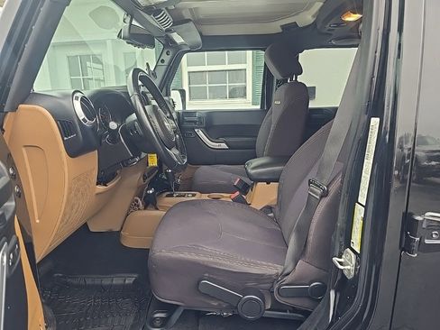 Used 2014 Jeep Wrangler Unlimited Sahara w/ Connectivity Group image 13