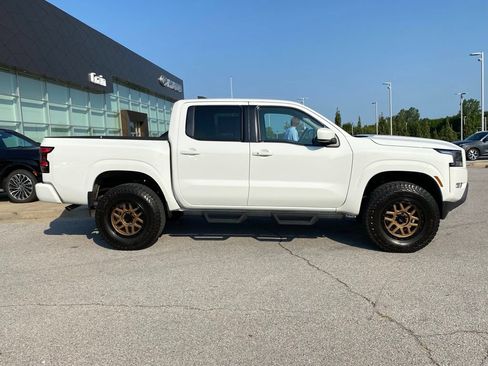Used 2024 Nissan Frontier SV w/ SV Convenience Package AWD/4WD image 9