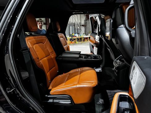 Used 2019 Lincoln Navigator Reserve image 22