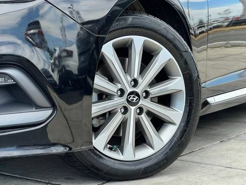 Used 2017 Hyundai Sonata Limited FWD image 2