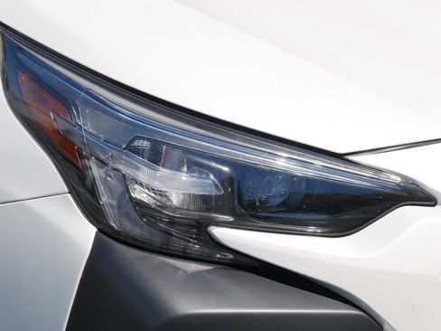Used 2025 Subaru Outback Premium AWD/4WD image 16