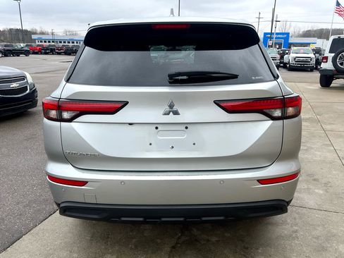 Used 2022 Mitsubishi Outlander ES image 6