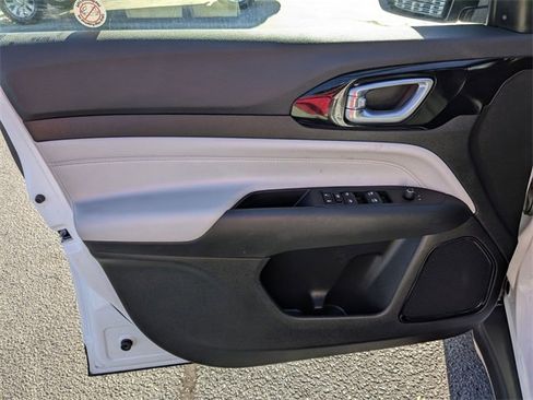 Used 2024 Jeep Compass Limited image 12