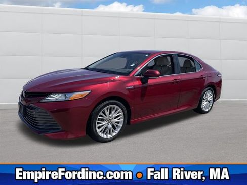 Used 2020 Toyota Camry XLE FWD image 1